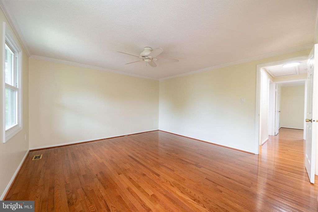 Image 18 of property listing at 7506 WEATHERBY DR, Rockville, MD 20855