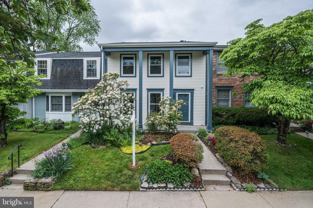 Image 2 of property listing at 7506 WEATHERBY DR, Rockville, MD 20855