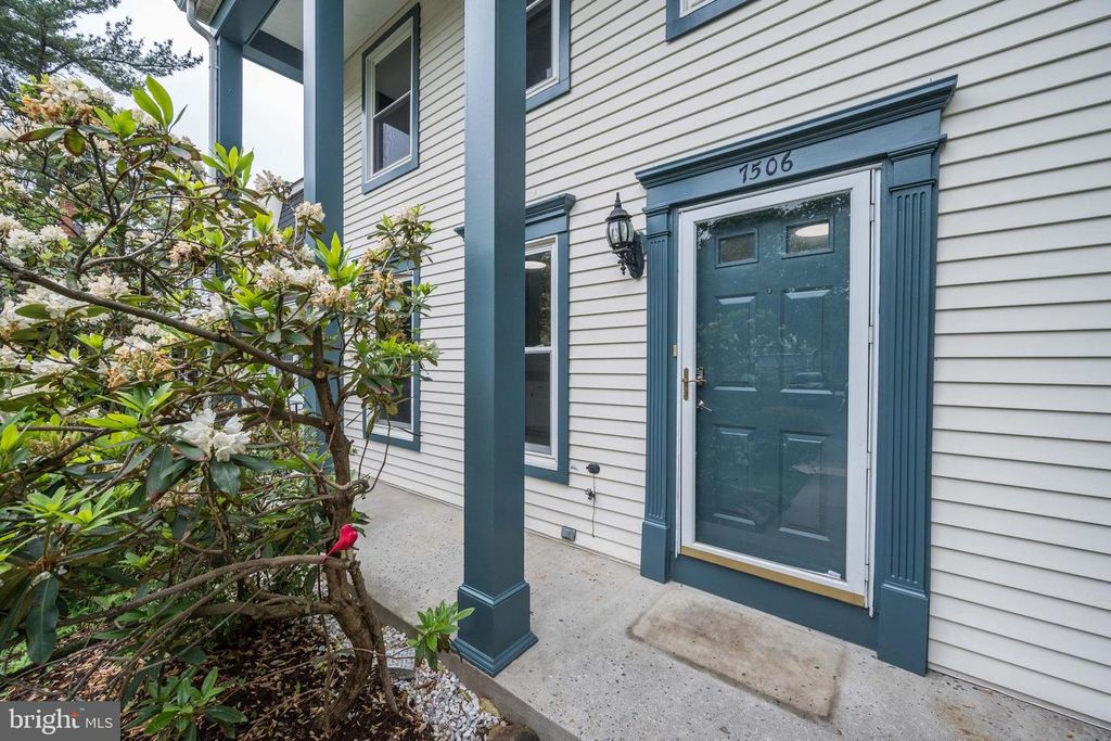 Image 3 of property listing at 7506 WEATHERBY DR, Rockville, MD 20855