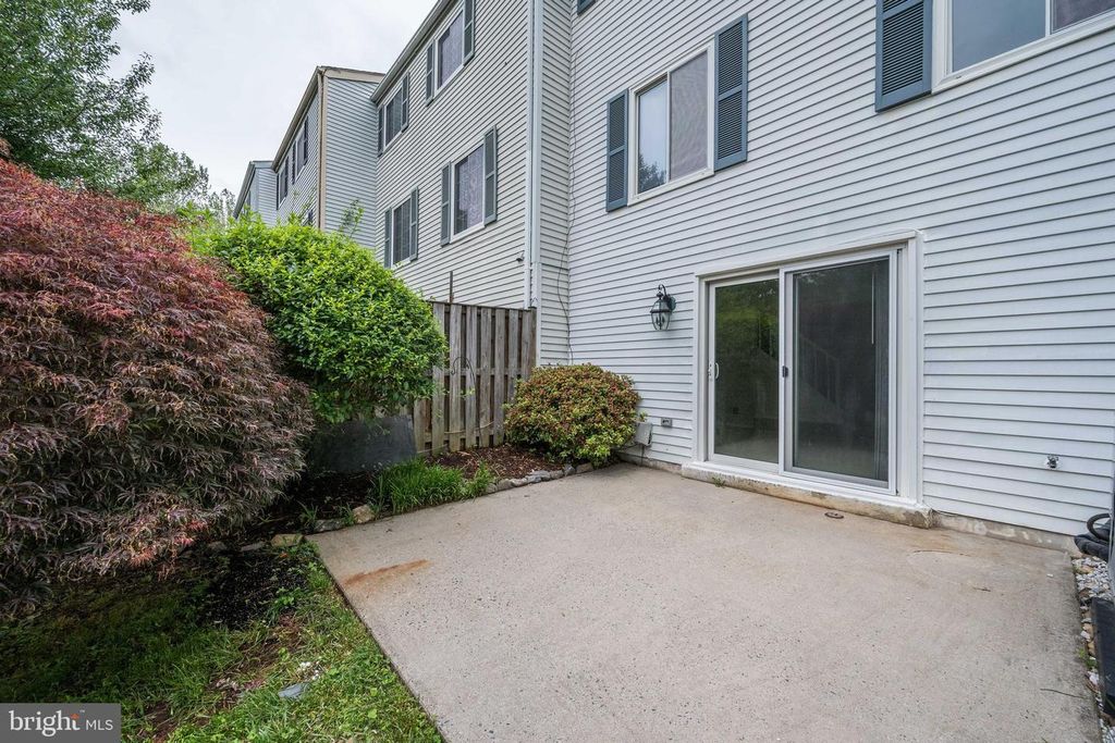 Image 31 of property listing at 7506 WEATHERBY DR, Rockville, MD 20855