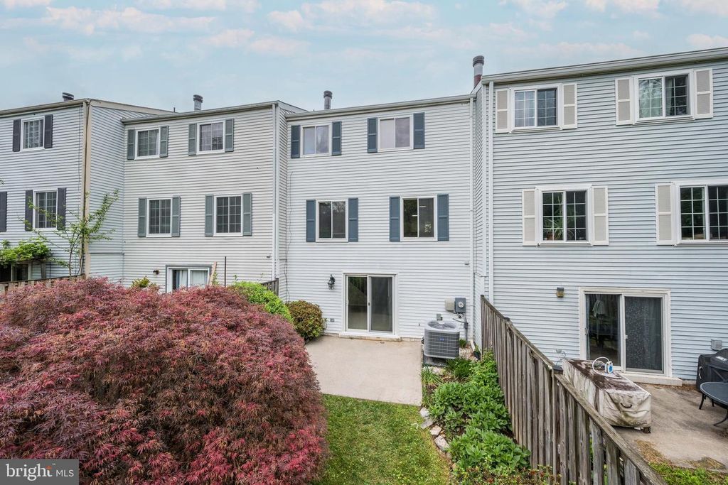Image 32 of property listing at 7506 WEATHERBY DR, Rockville, MD 20855