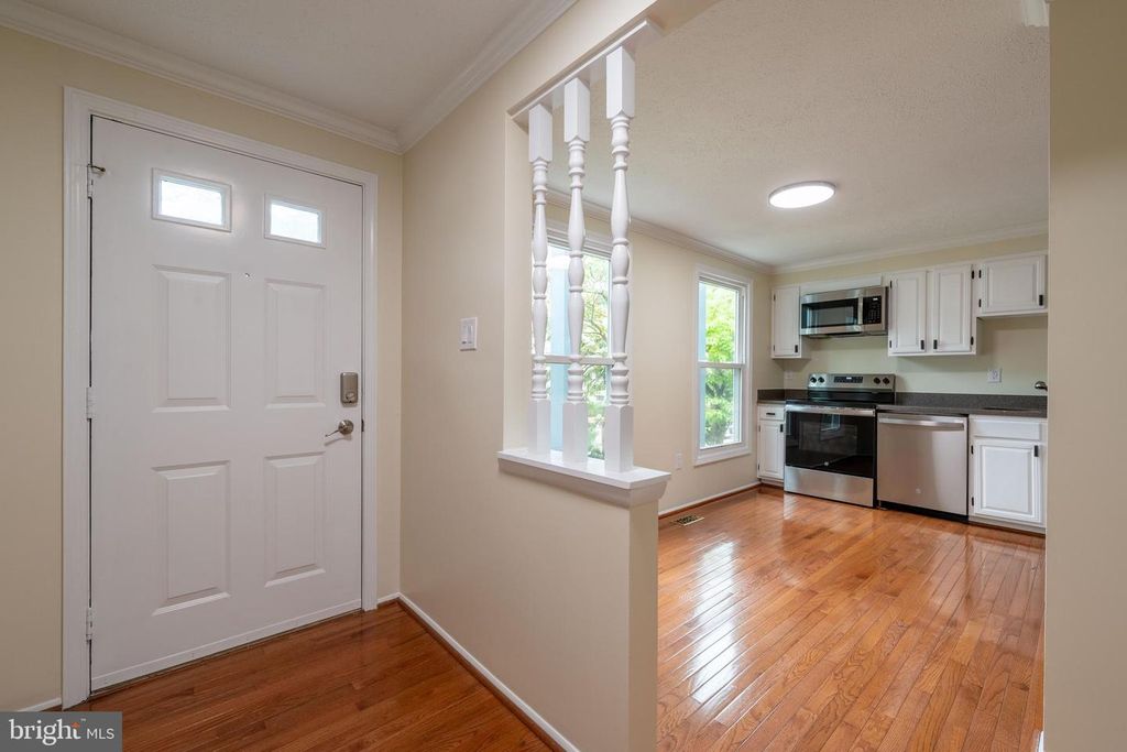 Image 4 of property listing at 7506 WEATHERBY DR, Rockville, MD 20855
