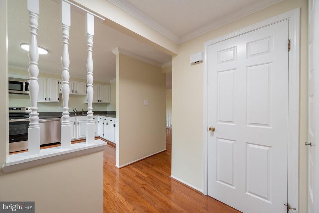Image 5 of property listing at 7506 WEATHERBY DR, Rockville, MD 20855