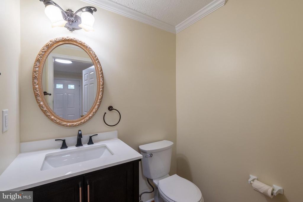 Image 6 of property listing at 7506 WEATHERBY DR, Rockville, MD 20855