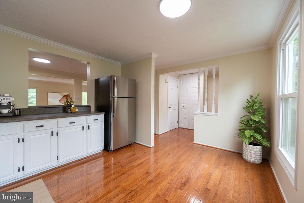 Image 8 of property listing at 7506 WEATHERBY DR, Rockville, MD 20855