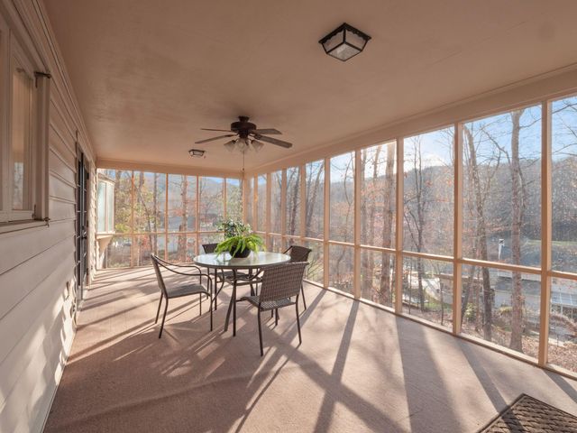 4867 Hunting Hills DR, Roanoke, VA 24018