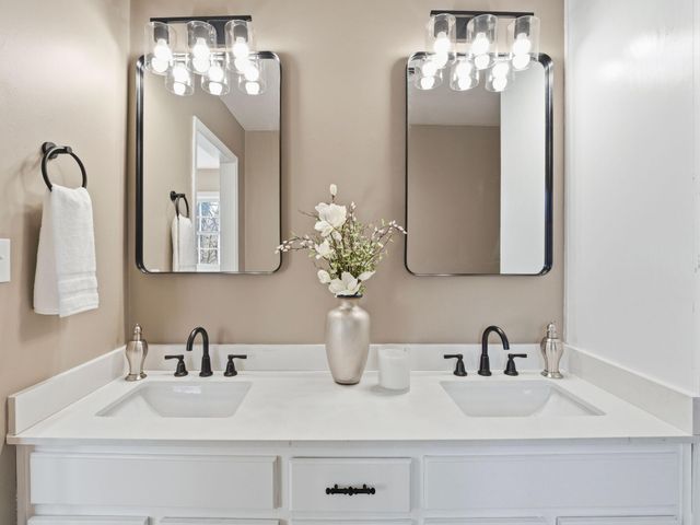 4867 Hunting Hills DR, Roanoke, VA 24018