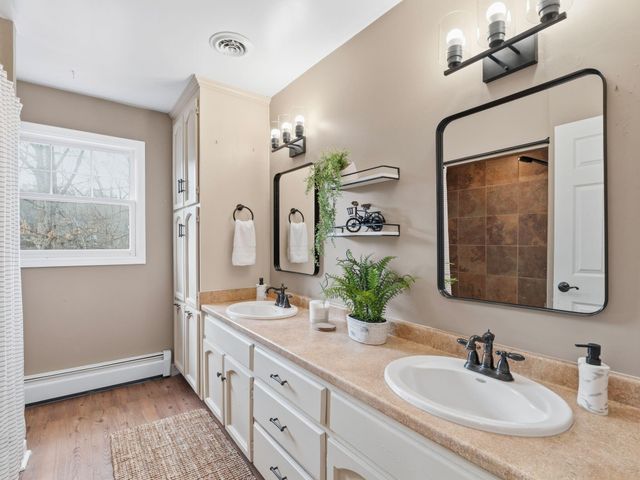 4867 Hunting Hills DR, Roanoke, VA 24018