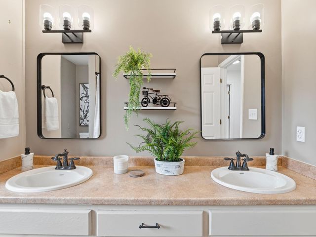 4867 Hunting Hills DR, Roanoke, VA 24018