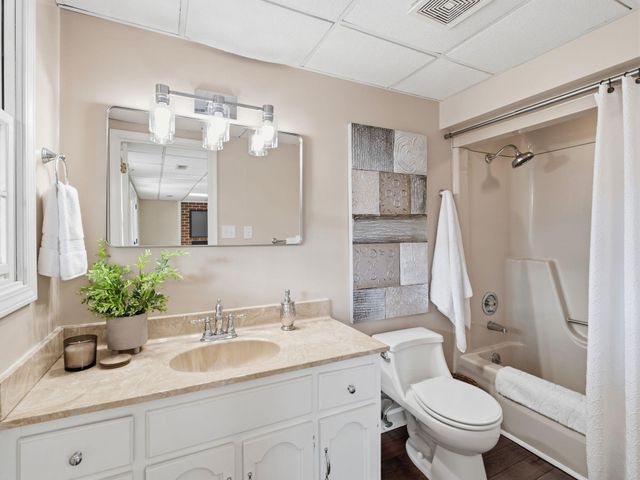 4867 Hunting Hills DR, Roanoke, VA 24018