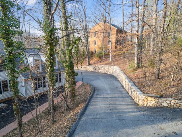 4867 Hunting Hills DR, Roanoke, VA 24018
