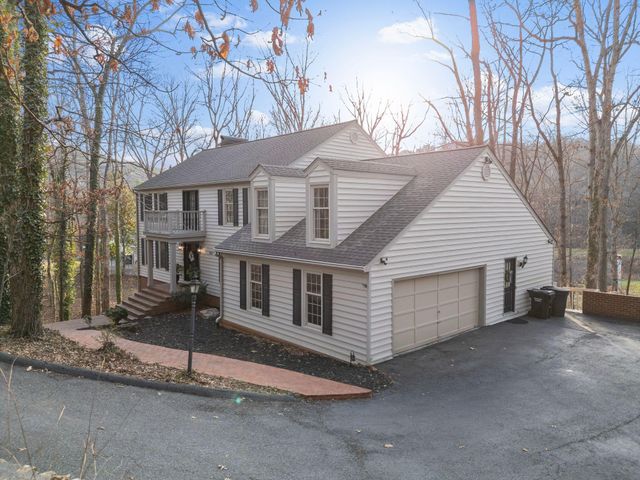 4867 Hunting Hills DR, Roanoke, VA 24018