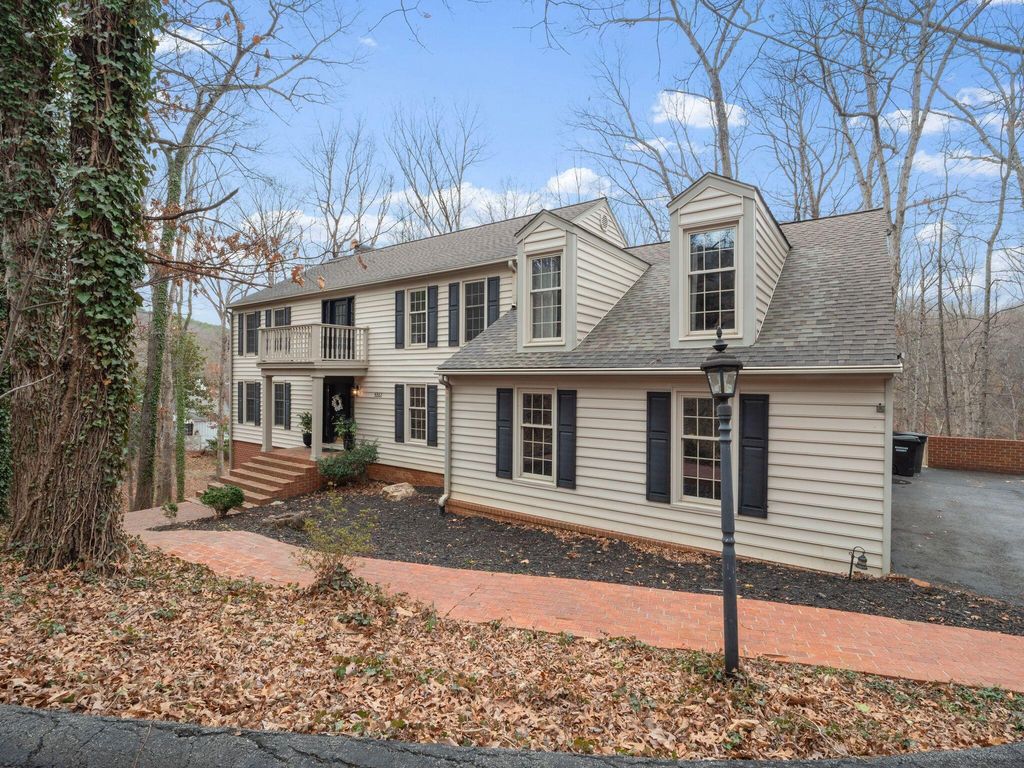 4867 Hunting Hills DR, Roanoke, VA 24018