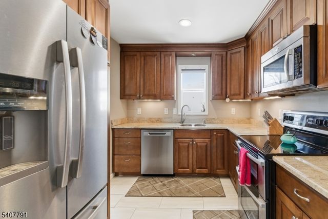 3 Armstrong Dr, Jefferson Twp., NJ 07438