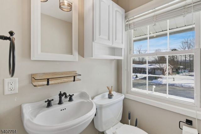 3 Armstrong Dr, Jefferson Twp., NJ 07438