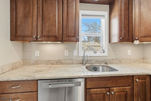 3 Armstrong Dr, Jefferson Twp., NJ 07438