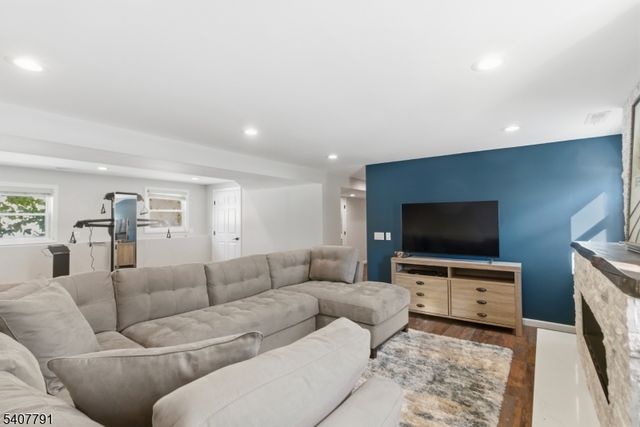 3 Armstrong Dr, Jefferson Twp., NJ 07438