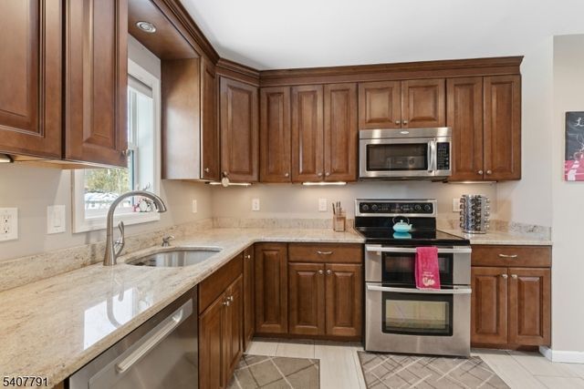 3 Armstrong Dr, Jefferson Twp., NJ 07438