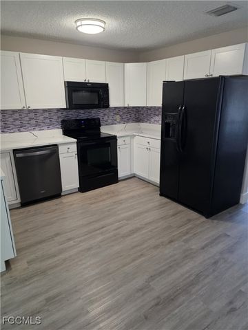 4638 Santa Barbara BLVD 1, Cape Coral, FL 33914