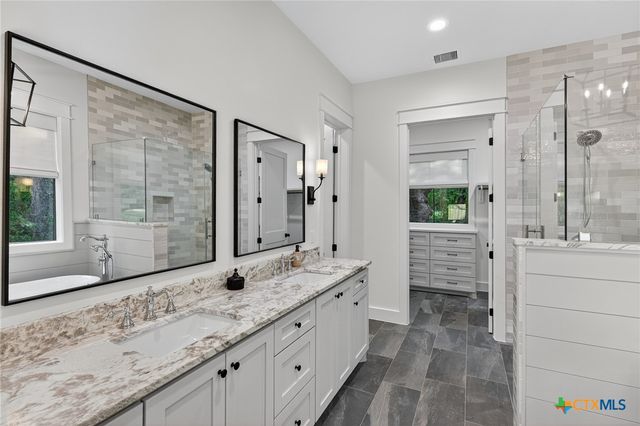 2001 Granite Cove Drive, Kingsland, TX 78639