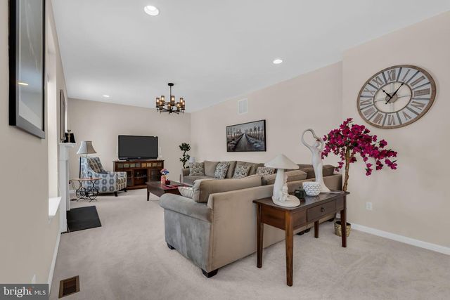 81A N LOCUST AVE, Marlton, NJ 08053