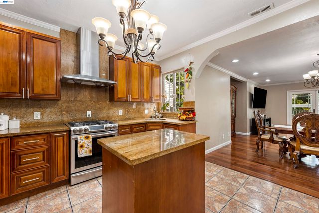 25 Regent St, San Francisco, CA 94112