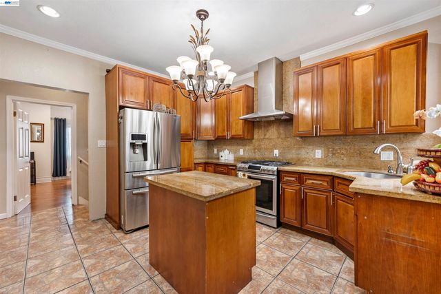 25 Regent St, San Francisco, CA 94112