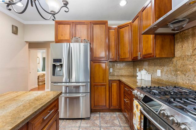 25 Regent St, San Francisco, CA 94112