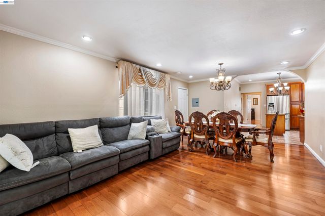 25 Regent St, San Francisco, CA 94112