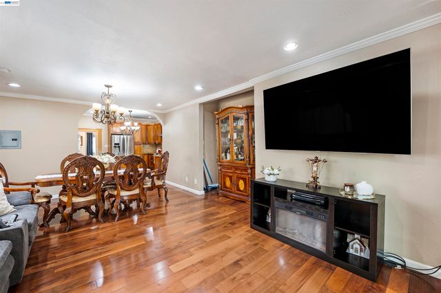 25 Regent St, San Francisco, CA 94112