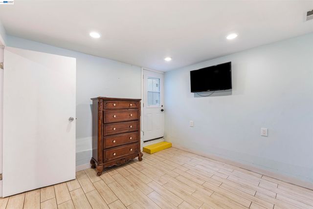25 Regent St, San Francisco, CA 94112