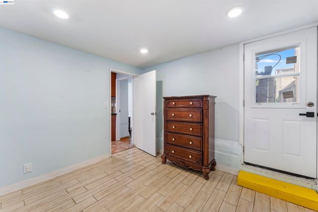 25 Regent St, San Francisco, CA 94112