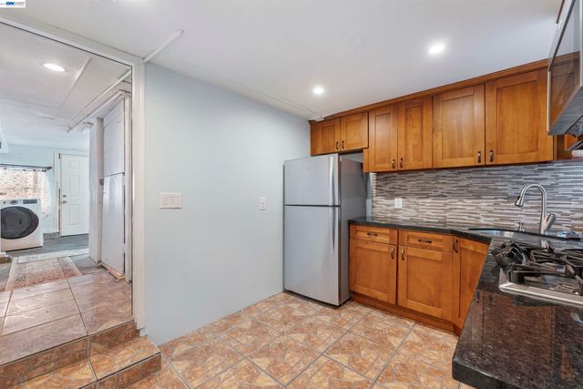 25 Regent St, San Francisco, CA 94112