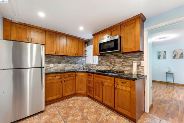 25 Regent St, San Francisco, CA 94112