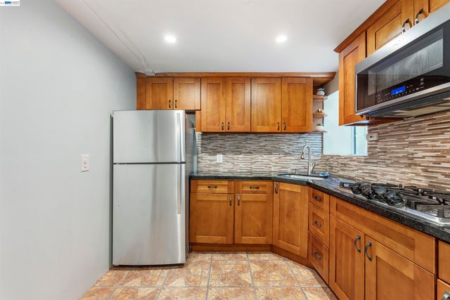 25 Regent St, San Francisco, CA 94112