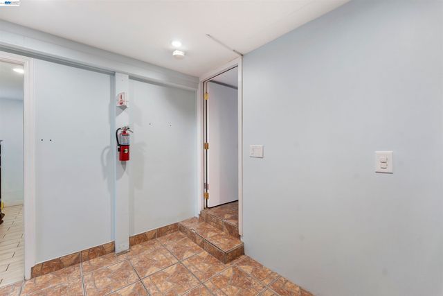 25 Regent St, San Francisco, CA 94112
