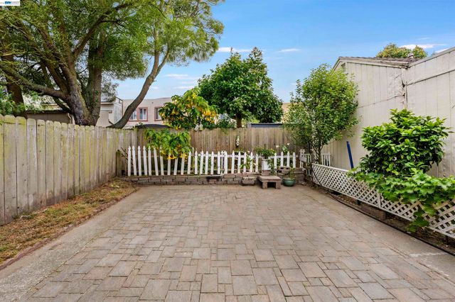 25 Regent St, San Francisco, CA 94112