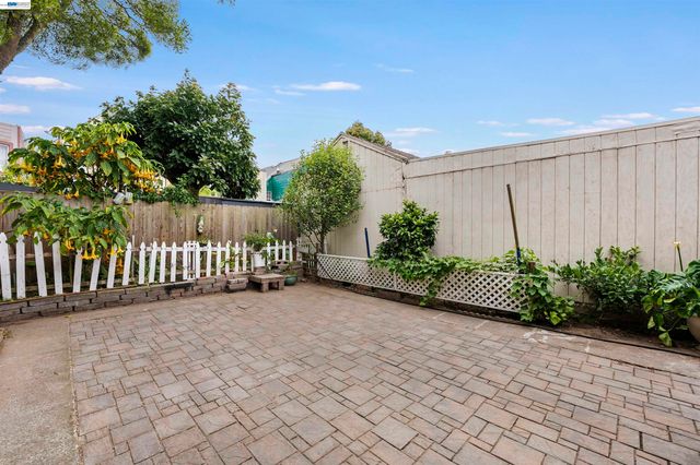 25 Regent St, San Francisco, CA 94112