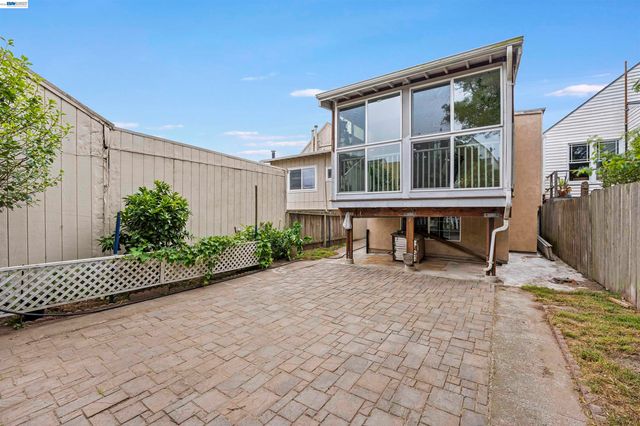 25 Regent St, San Francisco, CA 94112