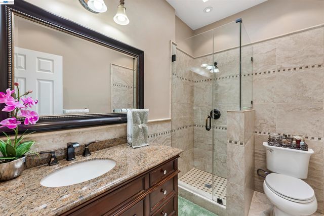 25 Regent St, San Francisco, CA 94112
