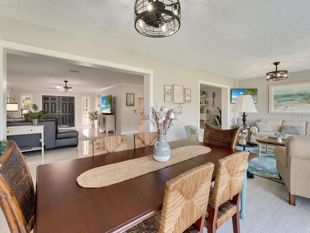 6994 W COUNTRY CLUB DRIVE N, Sarasota, FL 34243