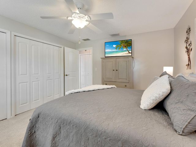 6994 W COUNTRY CLUB DRIVE N, Sarasota, FL 34243