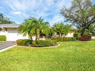 6994 W COUNTRY CLUB DRIVE N, Sarasota, FL 34243