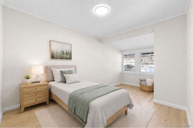 10 Pinedale Avenue, Farmingville, NY 11738