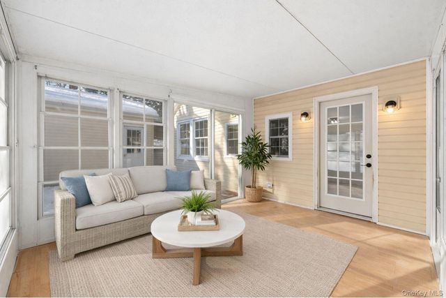 10 Pinedale Avenue, Farmingville, NY 11738