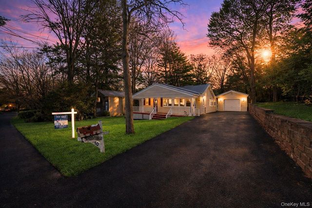 10 Pinedale Avenue, Farmingville, NY 11738