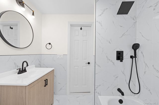 10 Pinedale Avenue, Farmingville, NY 11738