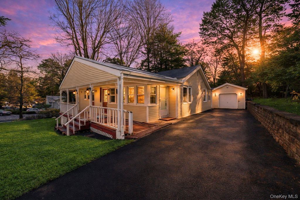 10 Pinedale Avenue, Farmingville, NY 11738