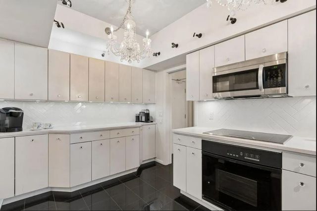 1235 Yale Place 1701, Minneapolis, MN 55403
