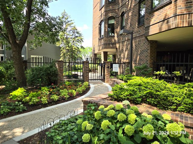1235 Yale Place 1701, Minneapolis, MN 55403